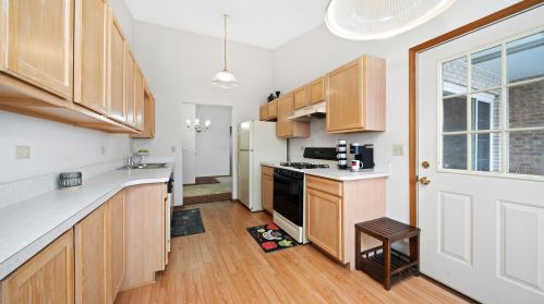 4246 76th St, Chicago, IL 60652-1375