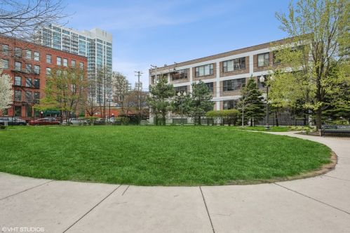 849 Franklin St, Chicago IL  60610-8793 exterior