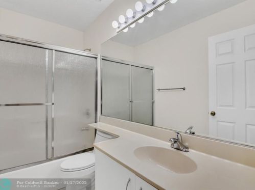 5777 Travelers Way, Fort Pierce FL 34982-4051 exterior