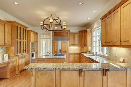 2656 Dobbs Cir, Atlanta GA 30327 exterior