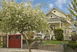 2005 Charles St, Seattle, WA 98144-2934