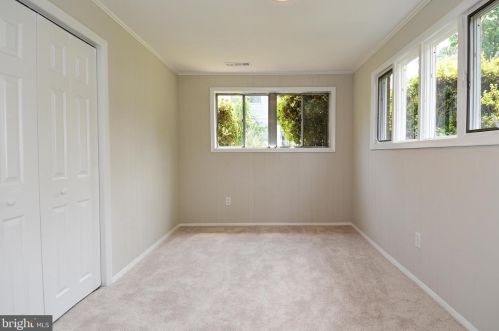 2879 Glenora Ln, Rockville MD 20850-3055 exterior