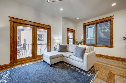 2732 Marshfield Ave, Chicago IL 60614-1016 exterior