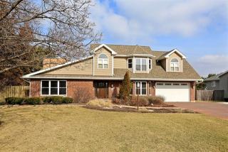 389 Evergreen Ln, Elmhurst, IL 60126-1008