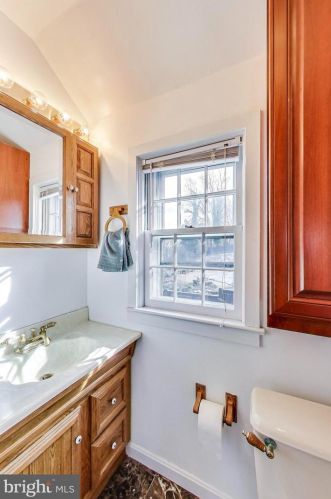 1101 Morningside Ln, Alexandria VA 22308-1042 exterior