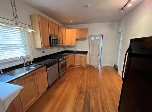 2225 Oakdale Ave, Chicago IL  60618-8001 exterior