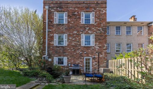 10 Abingdon St, Arlington, VA 22204-1329