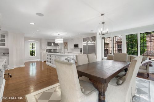 33 Midwood Rd, Greenwich CT 06830-3800 exterior