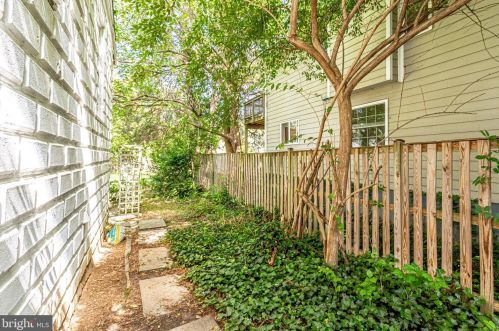 1801 Commonwealth Ave, Alexandria VA 22301-1403 exterior