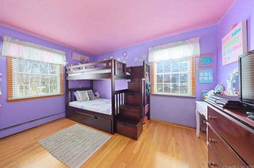 28 Gln Ave, Norwalk CT 06850-1835 exterior