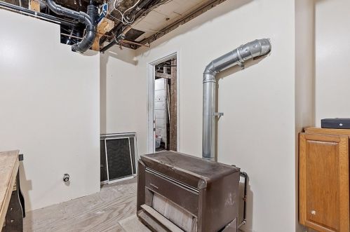 9 Elizabeth St, Worcester MA 01605-2949 exterior