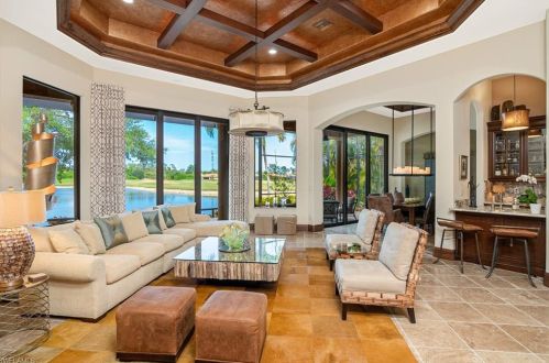 9054 Shenendoah Cir, Naples FL 34113-1663 exterior