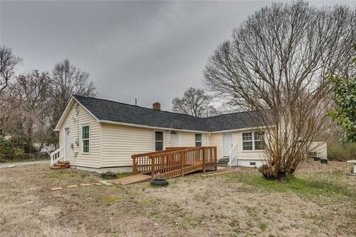 220 Silkwood Dr, Parks Crossroads, NC 27316-8847