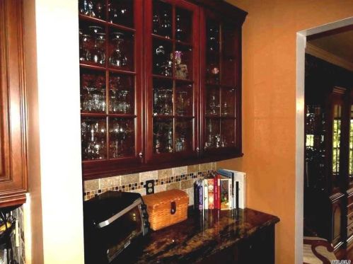 32 Pheasant Run Ln, Huntington Station NY 11746-8142 exterior