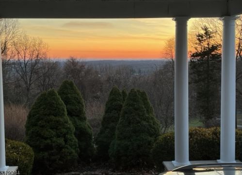 11 Beacon Hl Dr, Chester NJ exterior