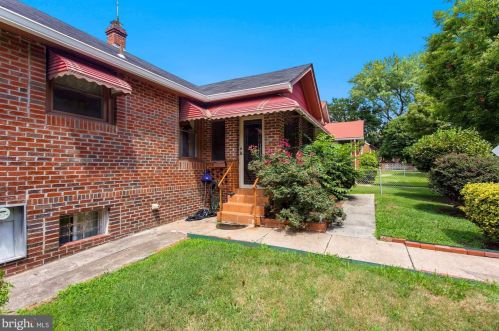 2846 Vista St, Washington, DC 20018-2553