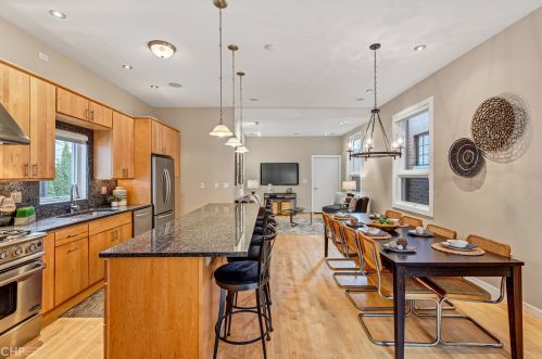 1506 Wolfram St, Chicago IL 60657-4017 exterior