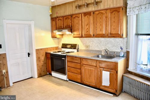 420 Jefferson Ave, Pottstown PA 19464-4702 exterior