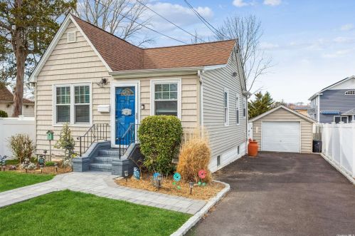 113 Terrace Ave, Babylon, NY 11704-5719