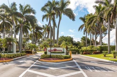 10821 Bahama Palm Way, Boynton Beach FL 33437-2223 exterior