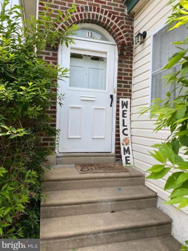 13 Cooke Ave, Manor, PA 19036-1318