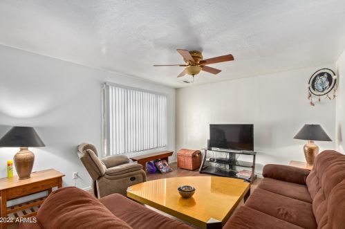 3340 Desert Cv Ave, Phoenix AZ 85028-3514 exterior