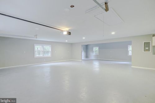 8901 Linton Ln, Alexandria VA 22308-2438 exterior