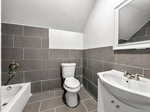 19433 22 Mile Rd, Macomb Township MI 48044-1706 exterior