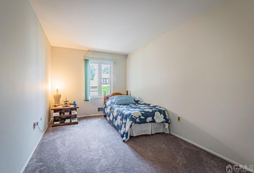 7 Meredith Rd, Edison NJ 08817-2231 exterior