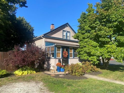 21 Woodland St, Manchester, CT 06042-3009