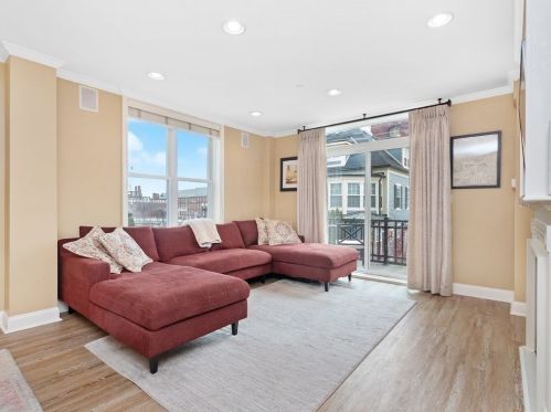 65 Chelsea St, Boston, MA