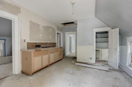 2443 Oakland Ave, Milwaukee WI  53211-4335 exterior