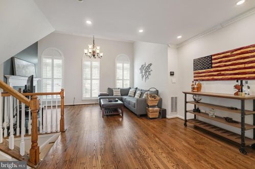 4659 Lambert Dr, Alexandria VA  22311-4942 exterior