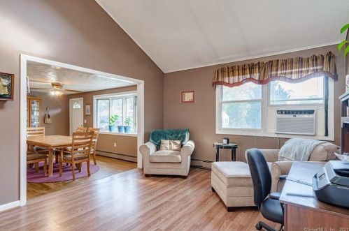 6 Chief St, Enfield CT 06082-5143 exterior