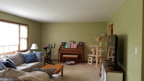 26 Acres Dr, Trenton NJ 08690-3915 exterior