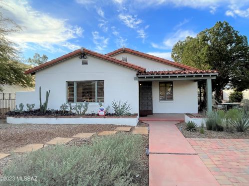 2022 Helen St, Tucson AZ  85719-4702 exterior