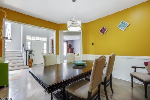 18 Whalen Ct, Town Center NJ 07052-3679 exterior