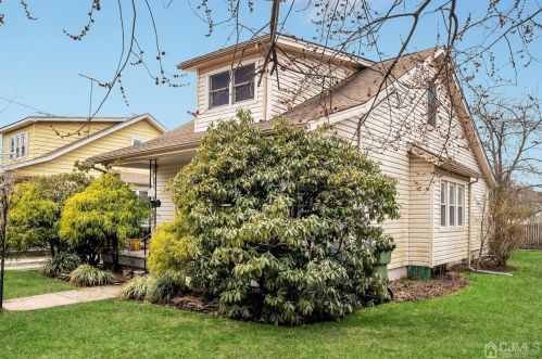 112 Lexington Ave, Edison NJ  08817-2940 exterior