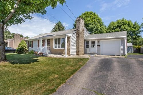 34 Marshall Rd, Woonsocket, RI 02895-3813