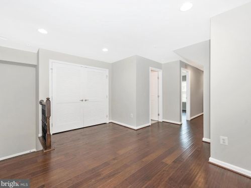 22213 Broadway Ave, Clarksburg MD 20871-3430 exterior