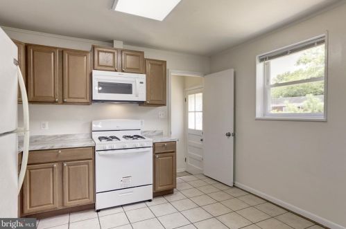 4706 Creek Shore Dr, Rockville MD  20852-2407 exterior