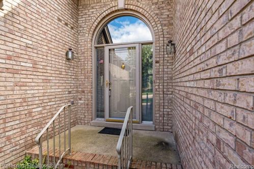 20256 Milford Dr, Macomb Township, MI 48044-3565