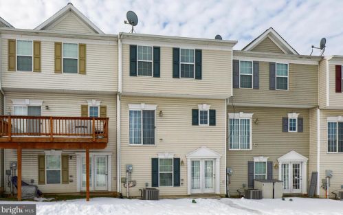 212 Kentshire Dr, Lancaster PA 17603-8851 exterior