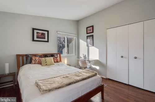 8708 Camden St, Alexandria VA 22308-2318 exterior