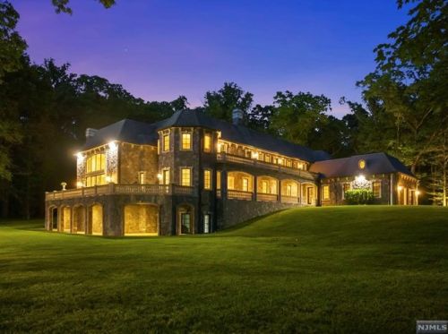 105 Chestnut Ridge Rd, Upper Saddle River NJ  07458-3124 exterior