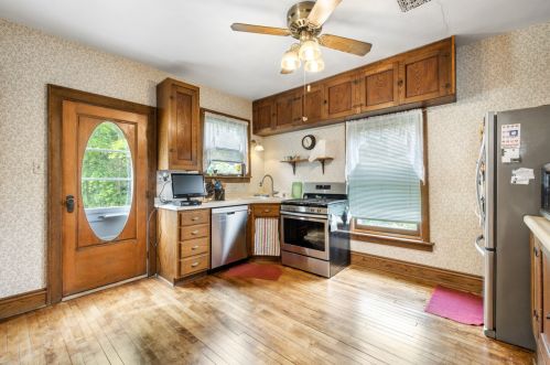 1525 82, Milwaukee WI 53222-2935 exterior