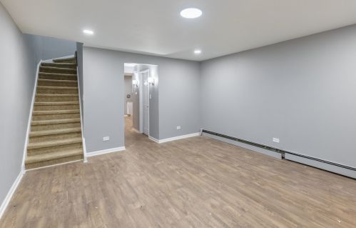 2116 79th St, Chicago, IL 60649-5051