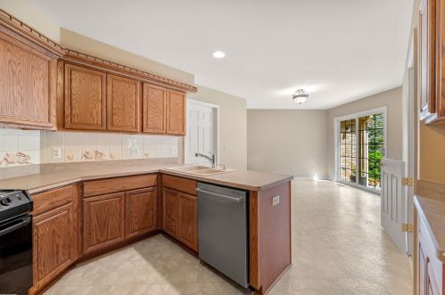 52064 Southview Rdg, Macomb Township MI 48042-1120 exterior