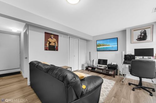 4658 Ellis Ave, Chicago IL  60653-3625 exterior