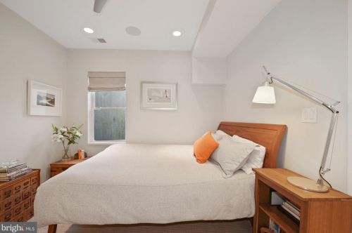 1221 T St, Washington DC 20009-7535 exterior